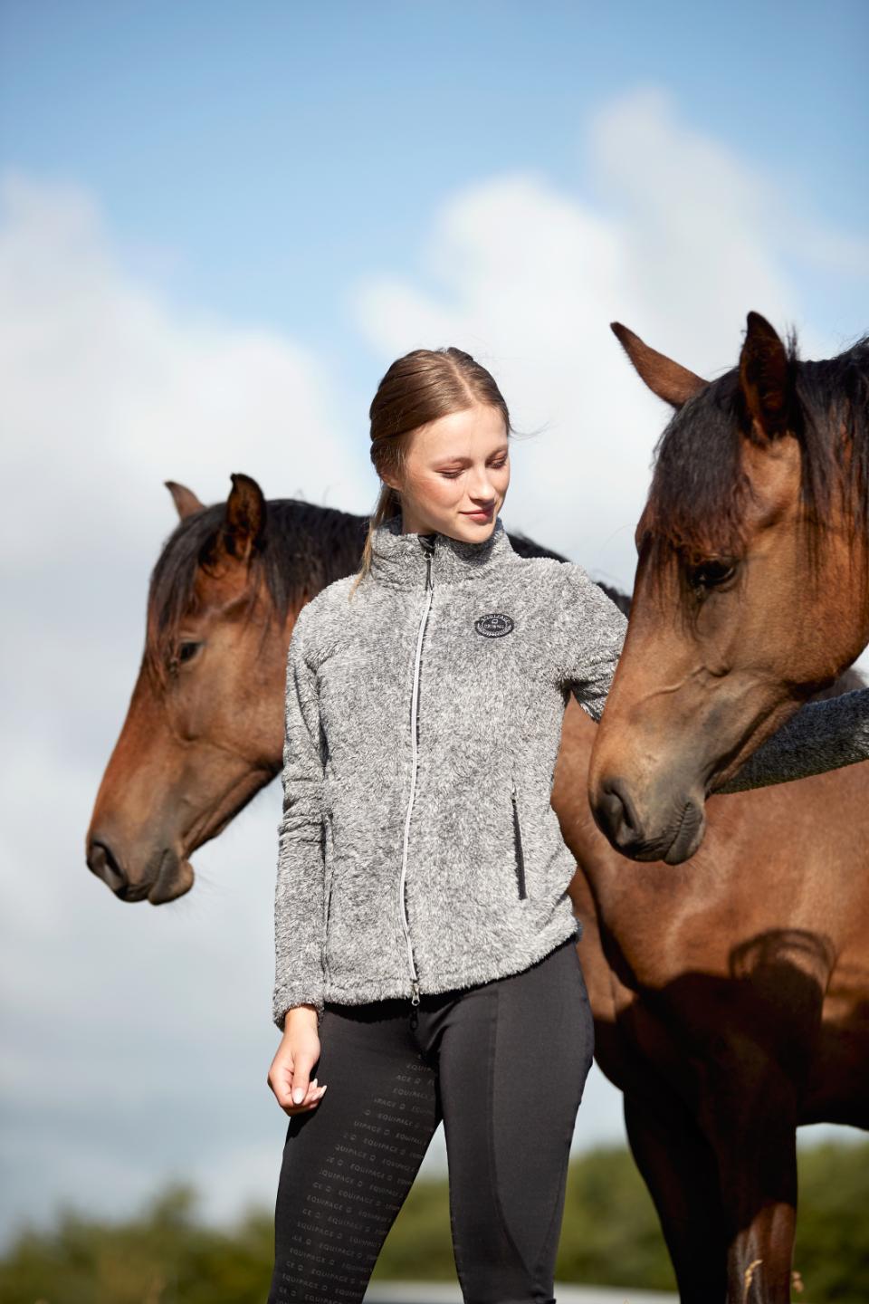 EQUIPAGE MILES Teddy fleecetrøje med lynlås. Grå melange