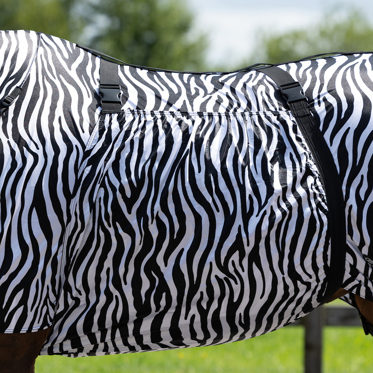 QHP ESSENTIAL Eksemdækken med hals. Zebra